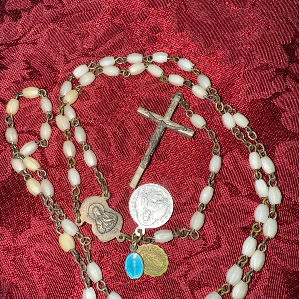Mother of pearls vintage Rosary Necklace medal religious Italy - Picture 1 of 4